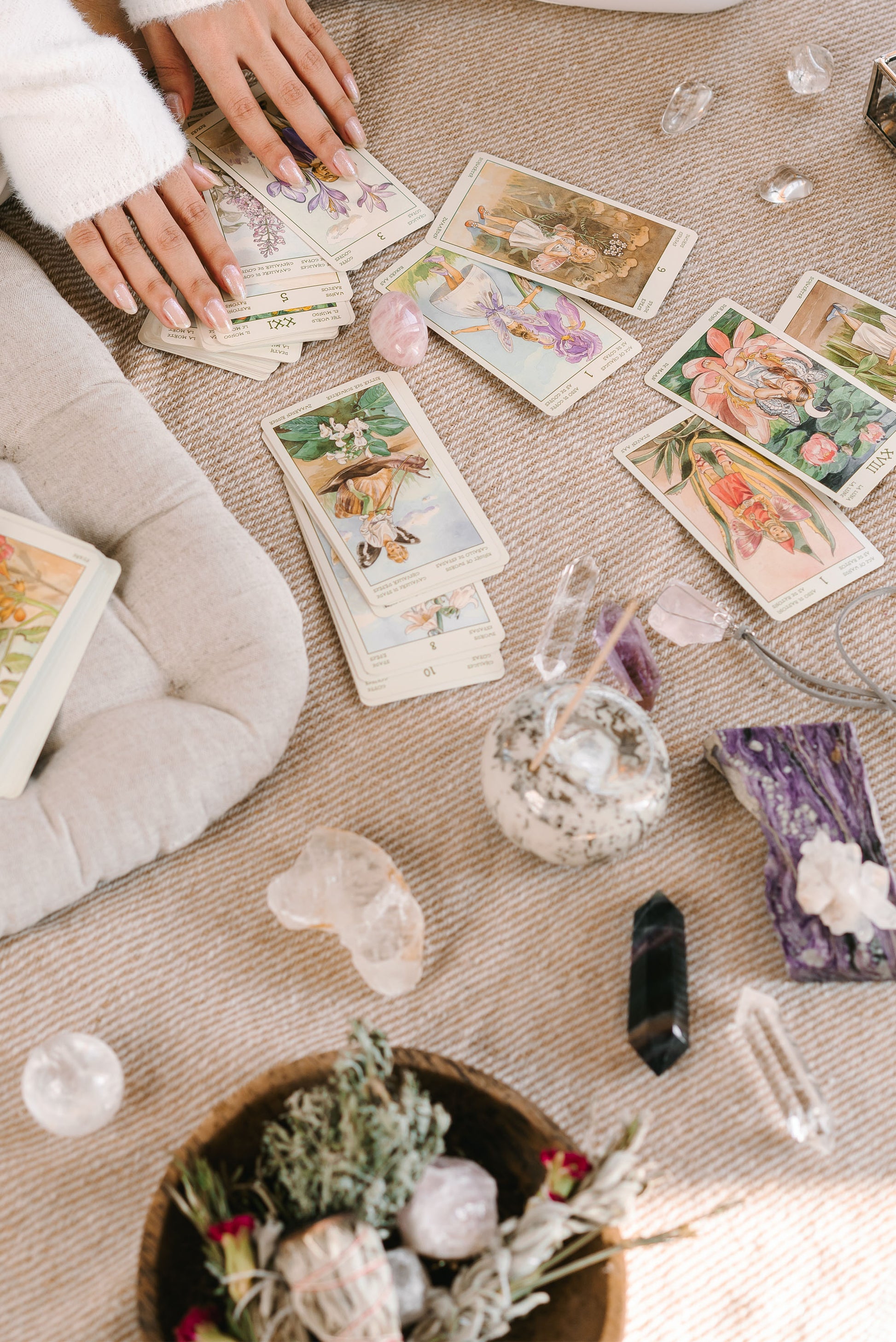 Tarot and intuitive reading atmosphere